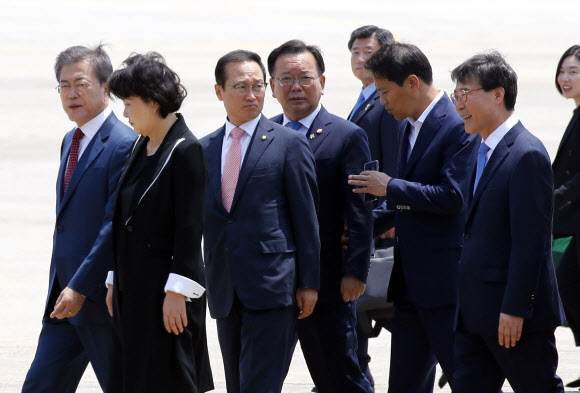 서울공항 도착한 문 대통령