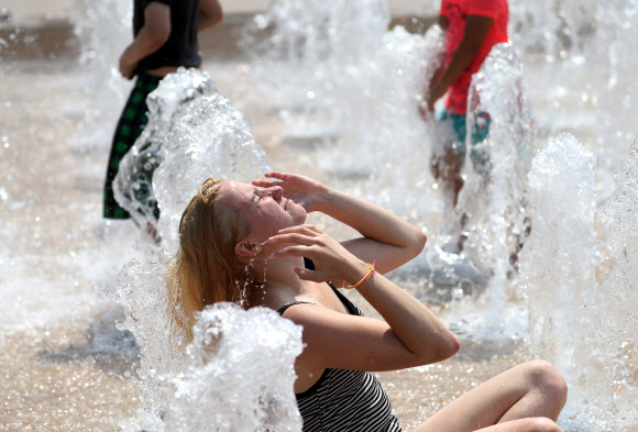 ‘서울, 덥다’