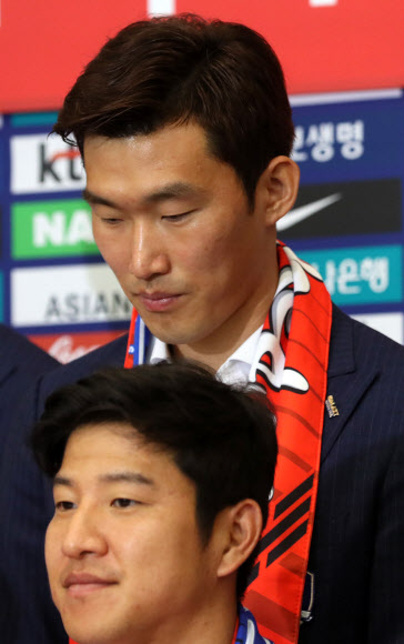 어두운 표정의 장현수