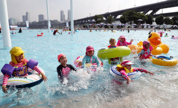 도심에서 즐기는 물놀이