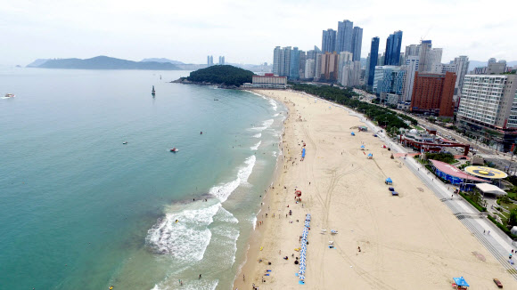 해운대 전면개장 첫날 한산