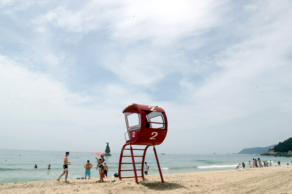 장마전선 물러난 해운대 햇볕 쨍쨍