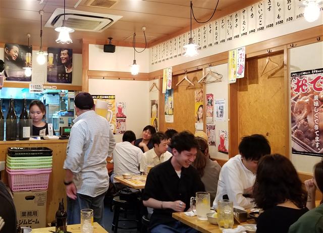 일본 도쿄도의 금연 조례가 2020년 4월 발효되면 종업원을 한 명이라도 두고 있는 음식점에서는 원칙적으로 흡연이 금지된다.
