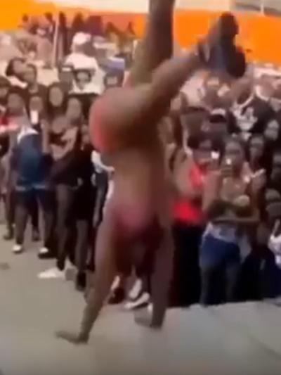 얼굴이 부딪혀도 트월킹 추는 댄서