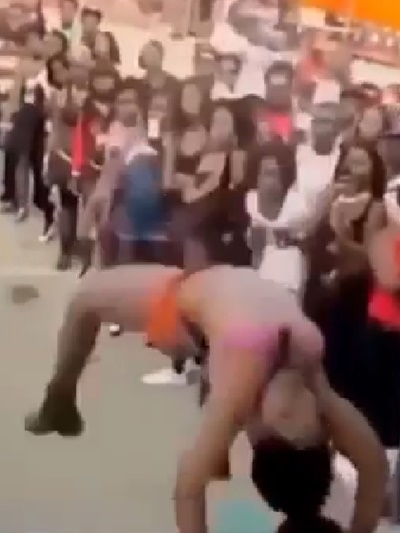 얼굴이 부딪혀도 트월킹 추는 댄서