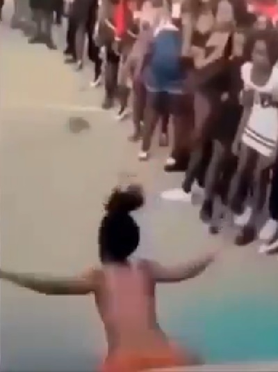 얼굴이 부딪혀도 트월킹 추는 댄서