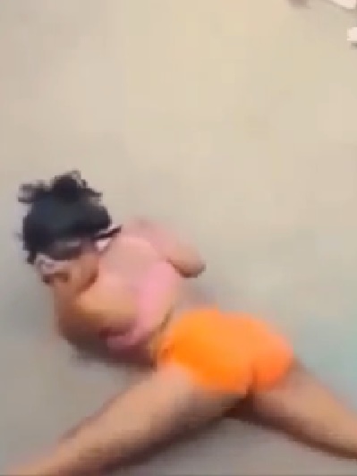 얼굴이 부딪혀도 트월킹 추는 댄서