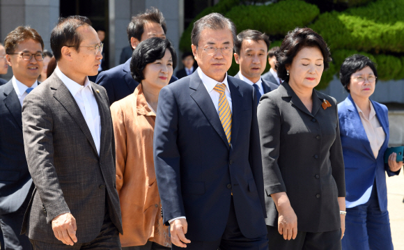 [서울포토] 인도·싱가포르 순방길 오르는 문 대통령