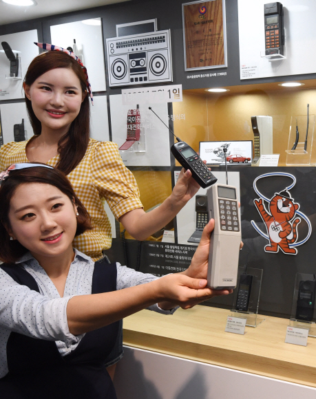 [서울포토] SKT, 휴대전화 30주년 기념 특별전 후원