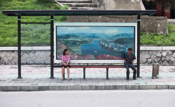 3일 오후 평양시내에 세워진 정류장의 모습.  사진공동취재단