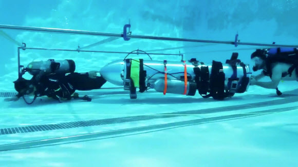 머스크가 제안한 구조용 ‘소형 잠수함’ 