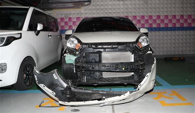 어린이가 엄마차로 운전해 차량 10대 파손