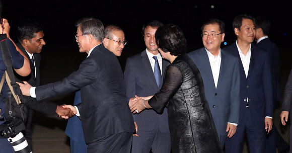 문 대통령, 서울공항 통해 귀국