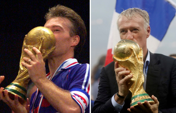 디디에 데샹 감독이 1998년 프랑스 월드컵과 20년이 지난 2018년 러시아 월드컵에서 우승을 차지한 뒤 트로피에 입맞추고 있는 모습. 로이터 연합뉴스