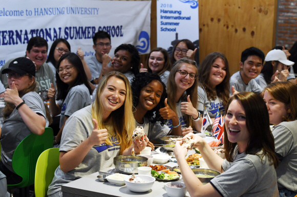 [서울포토] 한성대, 2018 국제여름학교 보양식 체험행사