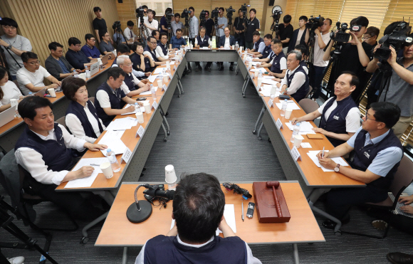 소상공인연합회 긴급 임시이사회가 17일 오전 서울 동작구 중소기업연구원에서 열리고 있다. 2018. 7. 17 박지환 기자 popocar@seoul.co.kr