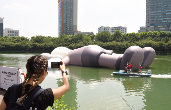 [서울포토] ‘날 따라 쉬어요, 이렇게~’
