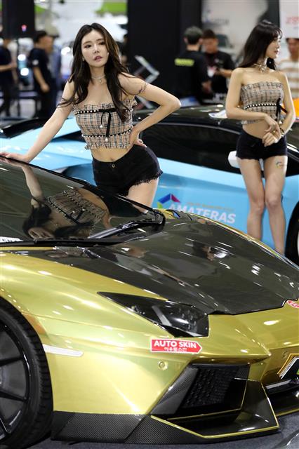 자동차 튜닝 축제 ‘2018서울오토살롱 개막’