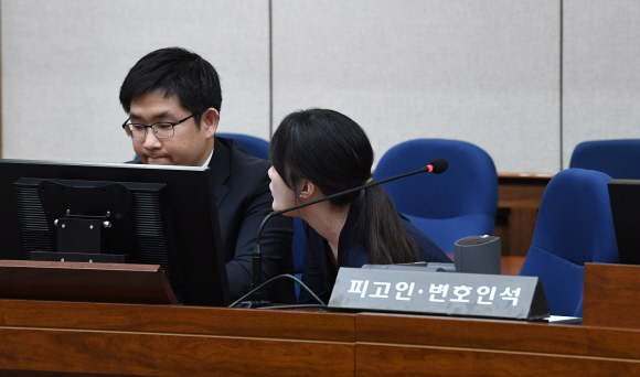 [서울포토]  ‘국정원 특활비’ 징역6년·33억원 추징 선고받은 박 전대통령은 어디에?