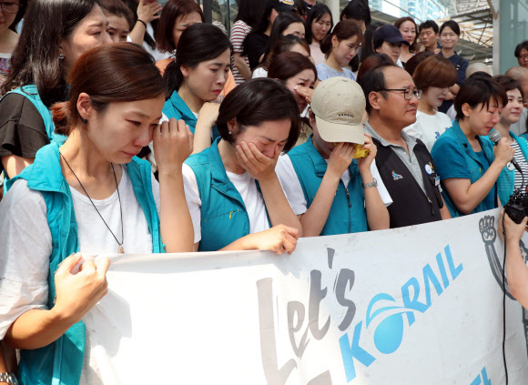 KTX 복직 승무원, 눈물의 기자회견