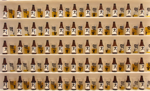 22일 오후 서울 송파구 잠실 롯데호텔에서 배달의민족 주최로 열린 제2회 배민 치믈리에 자격시험장에 전시된치맥주 2018.7.22 최해국 선임기자seaworld@seoul.co.kr