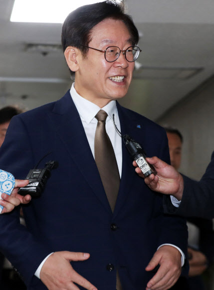 도의회 임시회 참석하는 이재명 경기도지사