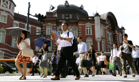 사상 처음 40도를 넘은 일본 도쿄의 모습. AP 연합뉴스