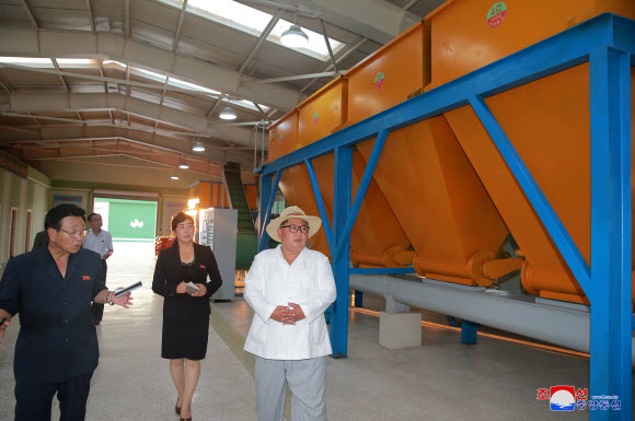 북한 김정은 위원장, 122호 양묘장 시찰