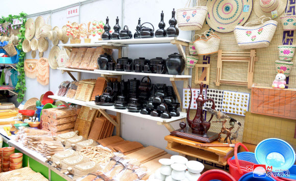 북한, 일용잡화전시회 개최