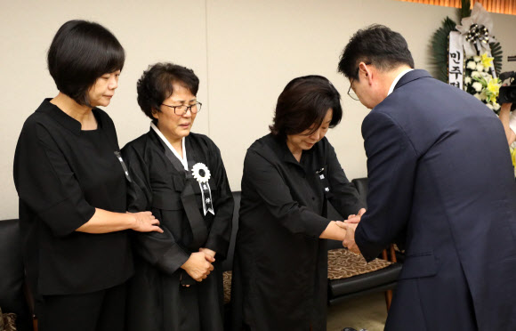 고 노회찬 의원 빈소 찾은 김경수