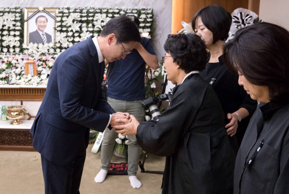 고 노회찬 의원 빈소 조문하는 김경수