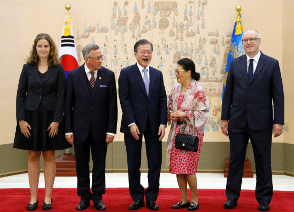 문 대통령, 주한 벨기에 대사 신임장 제정