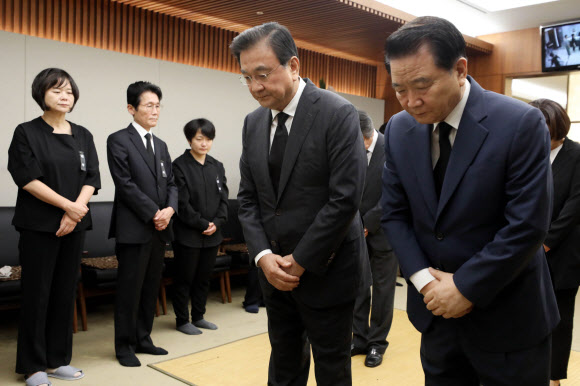 홍석현 회장, 고 노회찬 의원 빈소 조문