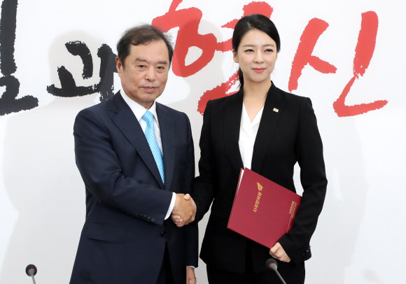 대변인 임명장 받은 배현진