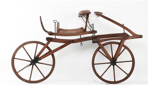 칼 폰 드라이스 드라이지네(1817). 세계 최초의 조향 가능 자전거(복제품, 1980년 제작) 국립과천과학관 제공
