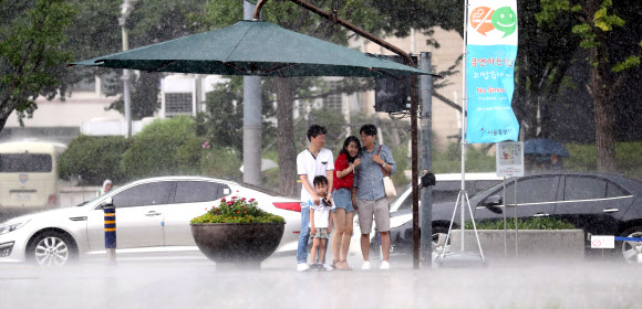 반갑다 소나기!