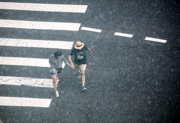 ‘비를 맞아도 좋아’