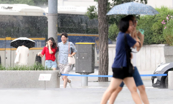 소나기를 피해라!