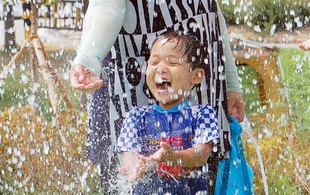 더위 식히는 시원한 물놀이