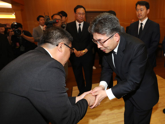 박종철 열사 부친 빈소 찾은 경찰청장