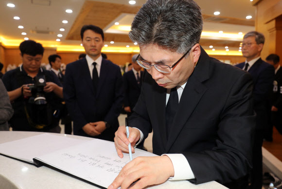 박종철 부친 빈소 찾은 경찰청장