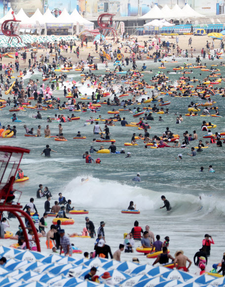 해운대에서 시원한 파도와 함께 더위 탈출