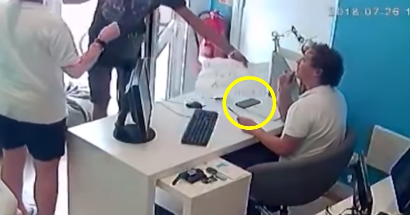 대담하게 휴대전화 훔치는 도둑