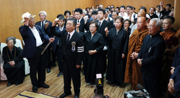 영결식장에 울려 퍼지는 임을 위한 행진곡