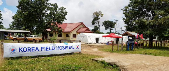 라오스 수해지역에 설치된 한국 의료팀 임시 진료소