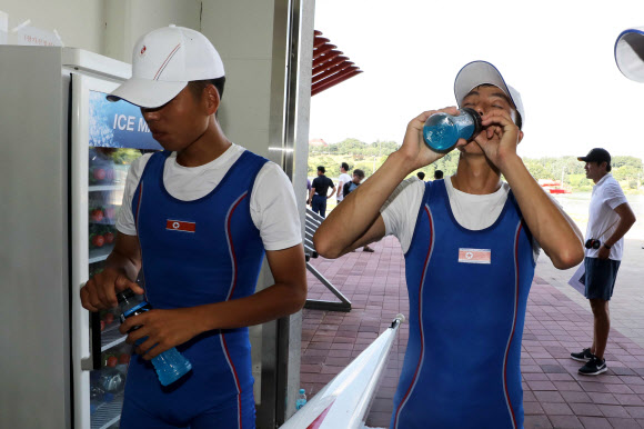 ‘남측 음료 맛있네’