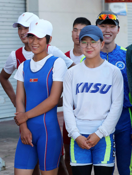 미소가 절로 나오는 남북 단일팀