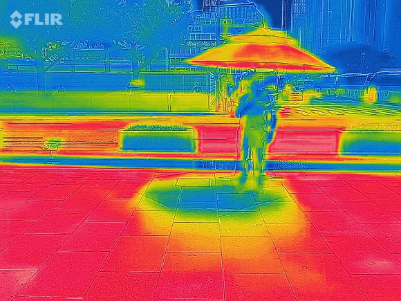 붉은 용광로 바닥 속 안식의 푸른 섬