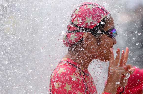 더위 식혀주는 분수