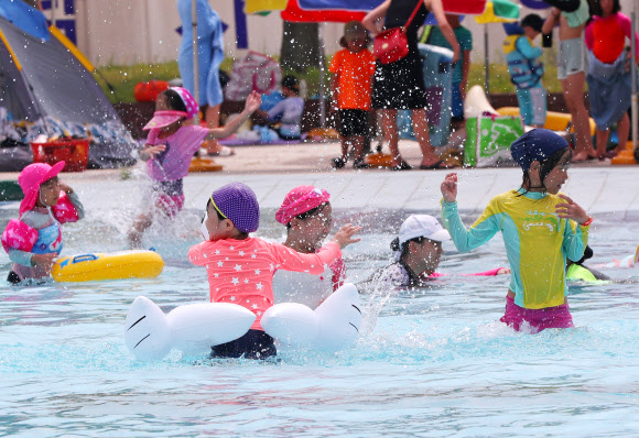 더위야 물렀거라